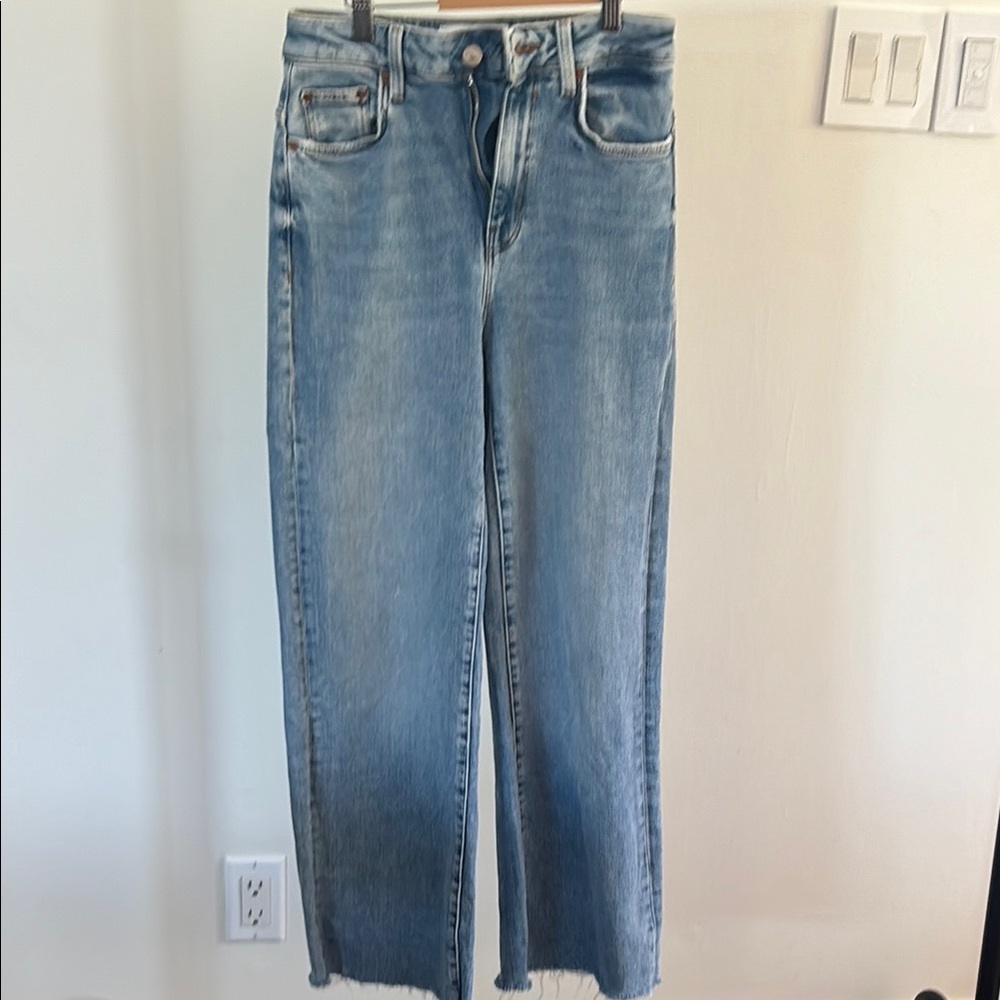Zara Blue Straight Leg Jeans with Classic Style